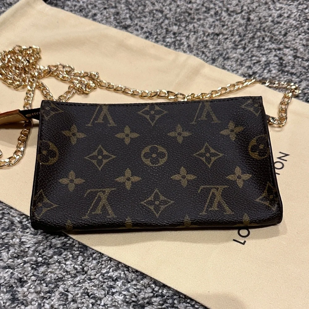 Louis Vuitton Monogram Pouch - Picture 6 of 7